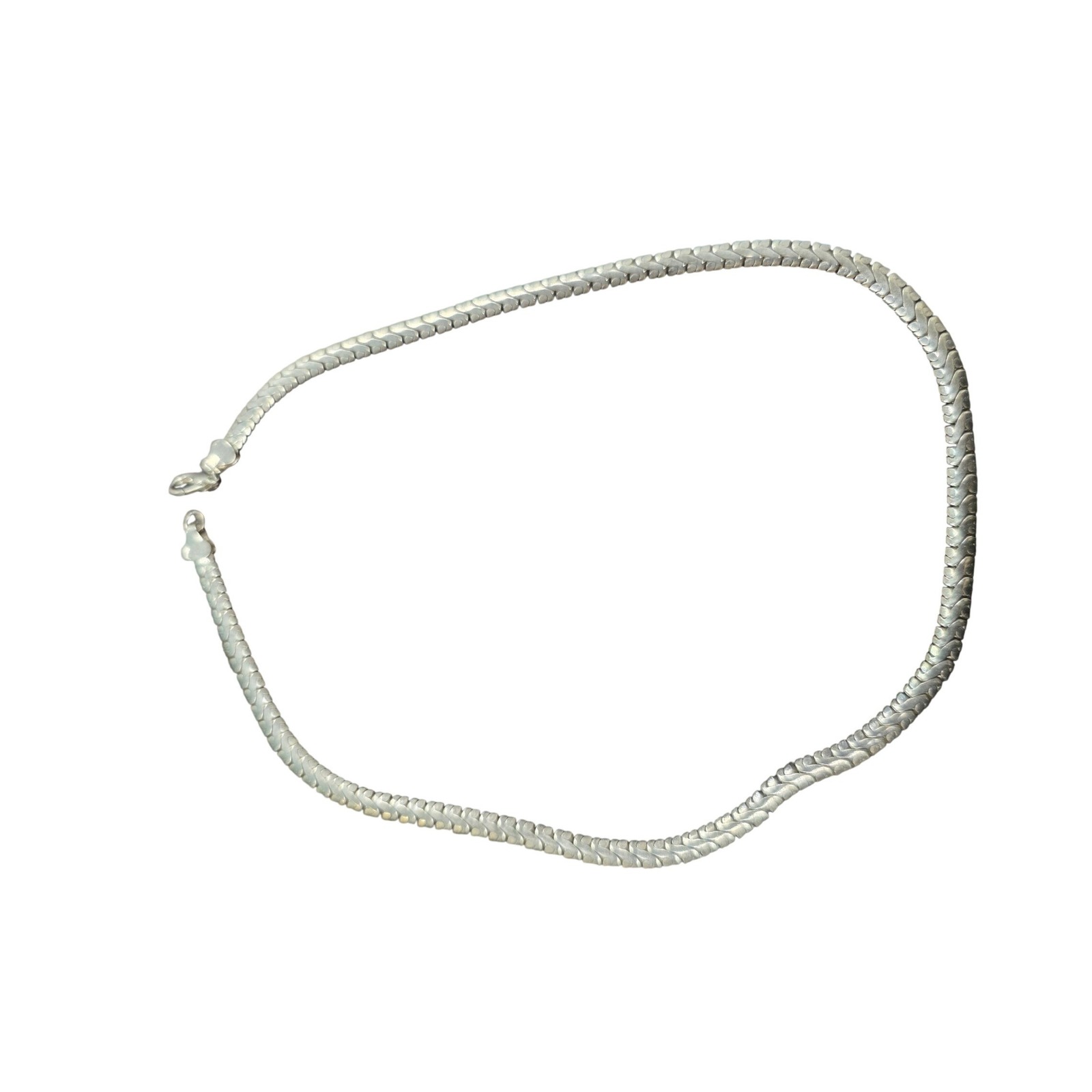 Silver Tone Textured Omega Link Chain Necklace 30g Lobster Clasp Flat Scale